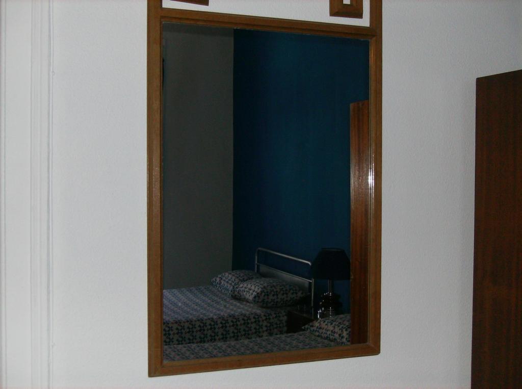 Albergue Dias E Dominguez Lisboa Habitación foto